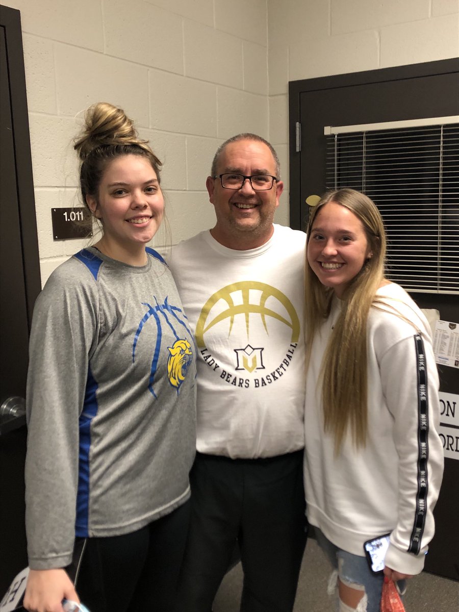 It was great to see some of our Lady Bears alumnae at our game tonight. Thanks for what you did for our program. ⁦<a href="/kayleebgeorge/">kaylee</a>⁩ and ⁦@Leslie3118.