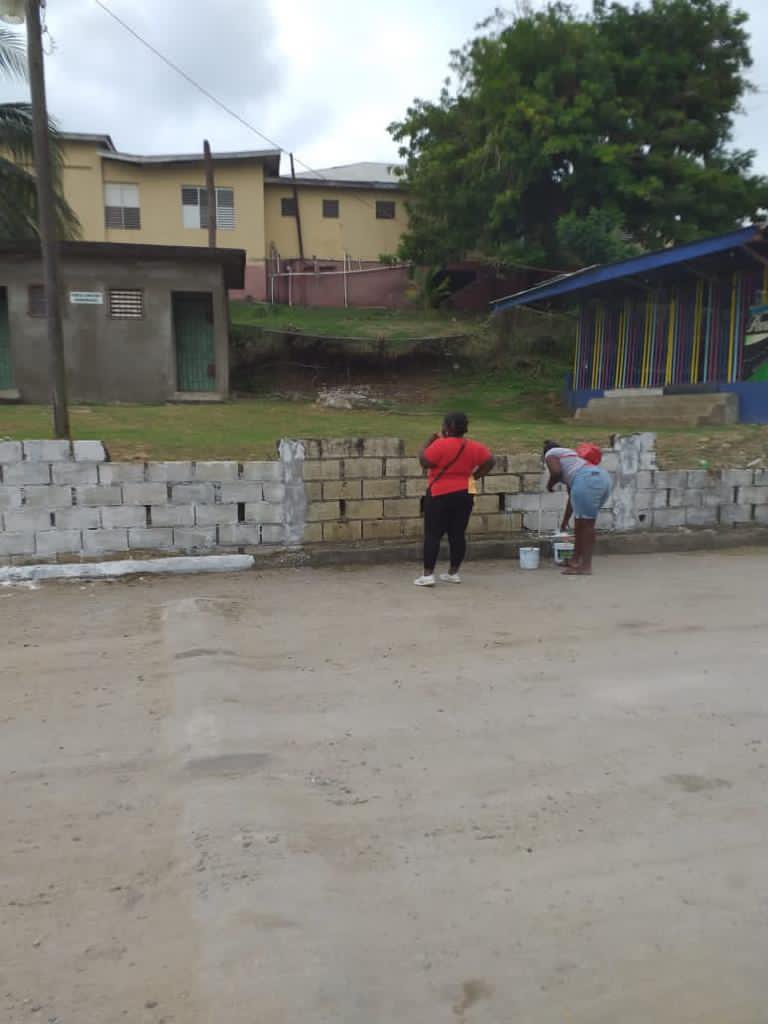 Mjsassy's tweet image. We have begun sprucing up for the holiday. #whitewash #morantbaybuspark #hoperoad #eaststthomas