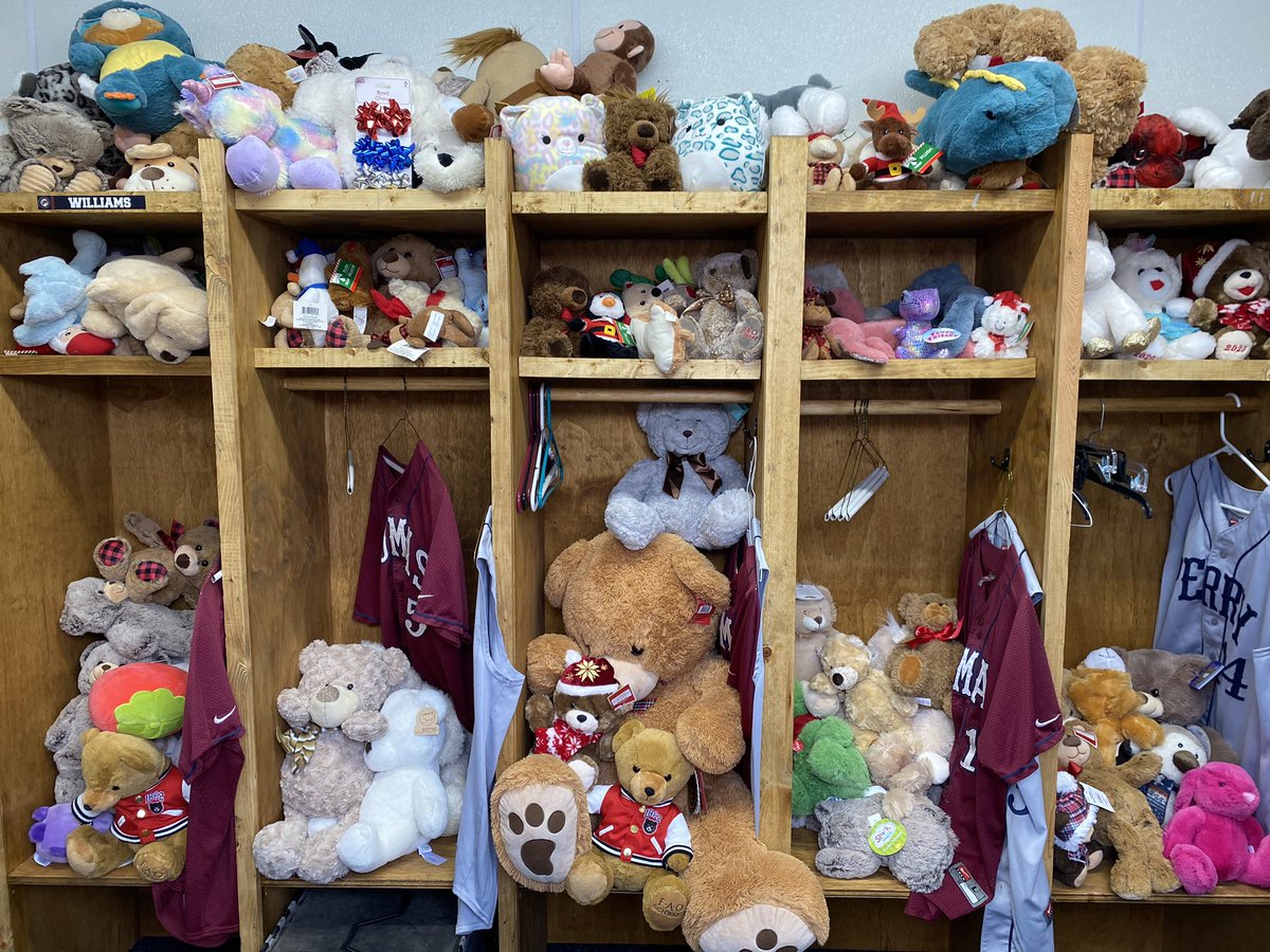 CoachTip21's tweet image. Thank you #PumaNation for helping make this year’s @Team_Emery teddy bear drive another success!! @NhsPerry @PerryPumas07