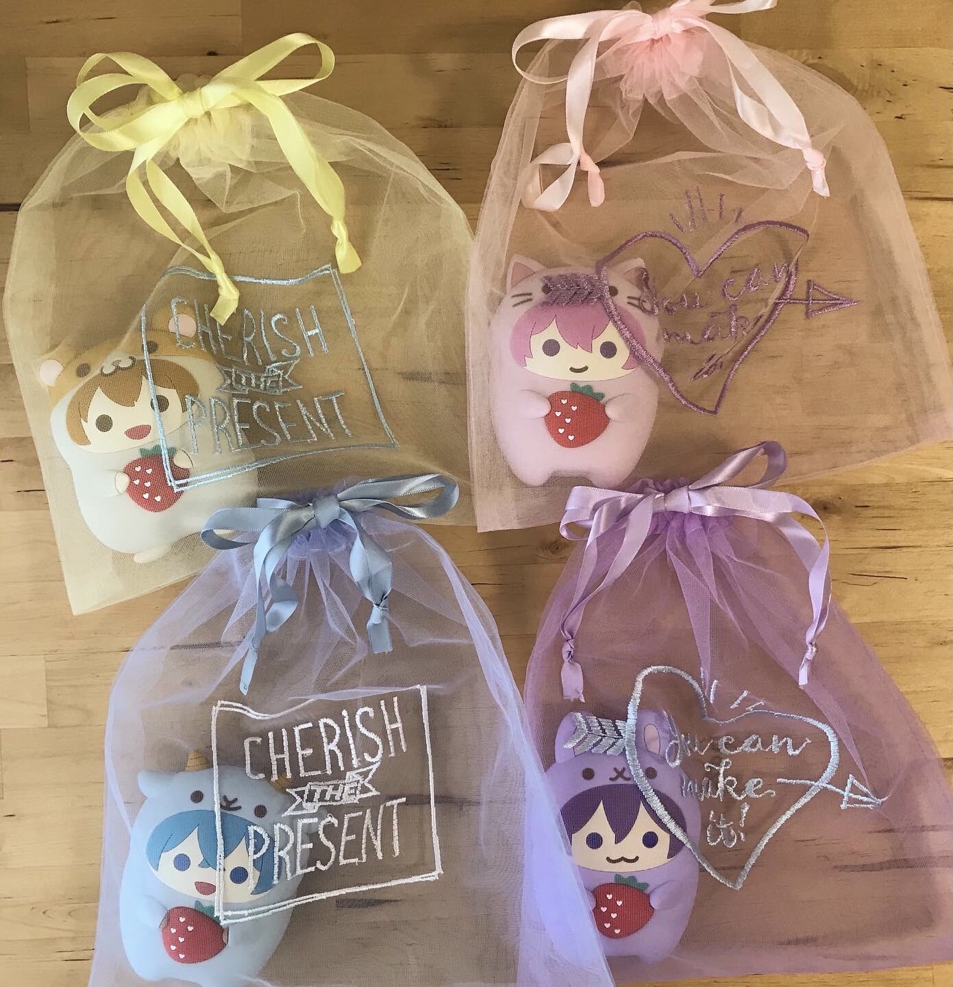 紗香 ダイソーで可愛い巾着を見つけました 透け感のある素材 オシャレな刺繍 サテンリボンがめちゃめちゃ素敵 黄色 水色 ピンク 紫を購入 すとぷりシリコンポーチを入れました ダイソー すとぷり T Co T3rxfdzts8 Twitter 紗香 ダイソーで可愛い巾着を見つけました 透け感のある素材 オシャレな刺繍 サテンリボンがめちゃめちゃ素敵 黄色 水色 ピンク 紫を購入 すとぷりシリコンポーチを入れました ダイソー すとぷり T Co T3rxfdzts8 Twitter