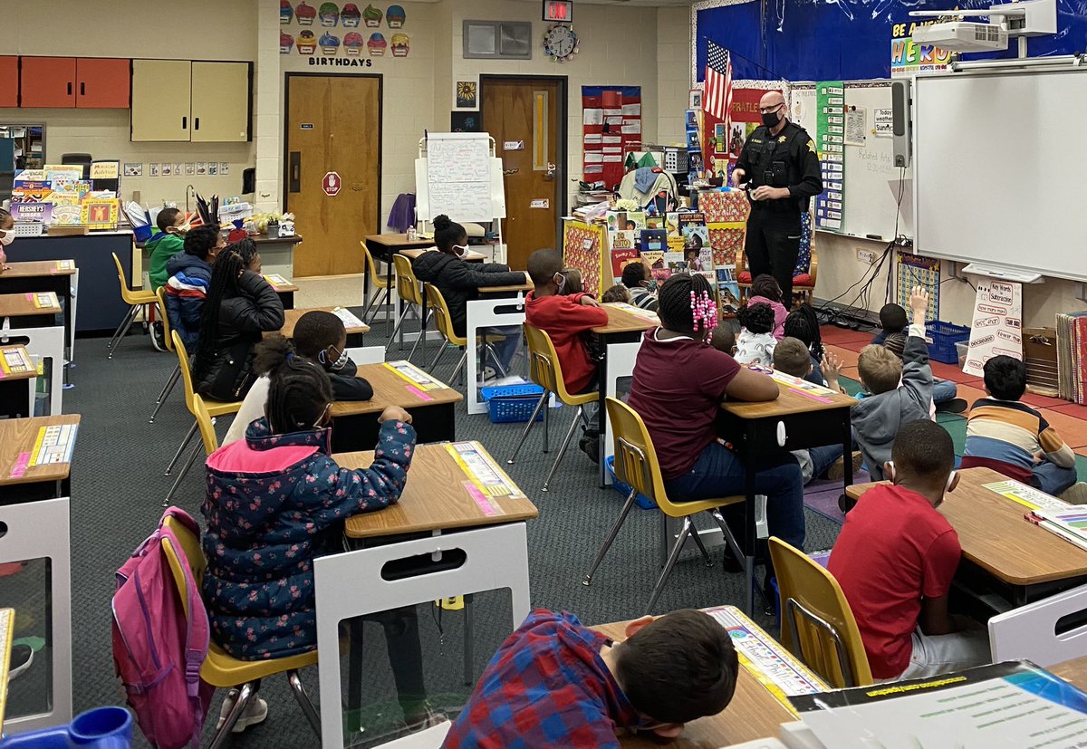 MrsESpratley's tweet photo. Talk Time with our SRO Sr. Deputy Russ Rabon. Very informative for our students. Thank you for your time and service! @HarbisonWestEl #pridein5 @RCSD https://t.co/T8DUX5HNj5
