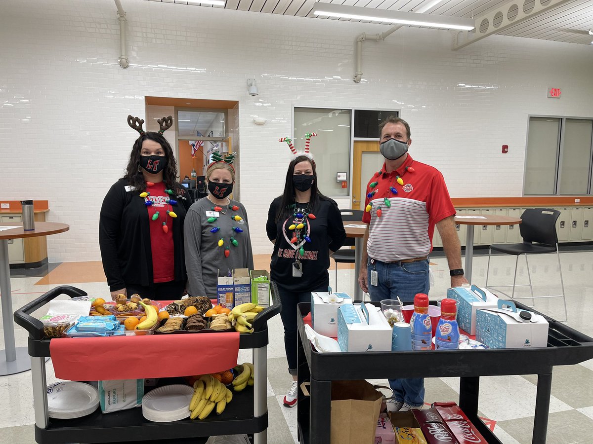 Loved being able to deliver coffee and treats to our teachers this morning! We may be biased, but we have the best teachers in the world👏🏼👏🏼👏🏼