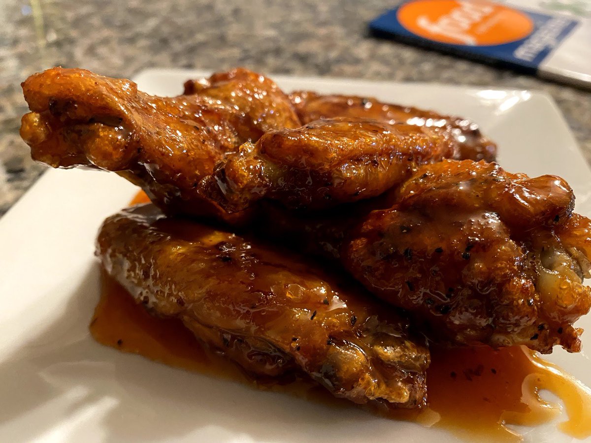 Bleutopia7North's tweet photo. If I could, I’d be eating Wings for breakfast, lunch, and dinner! 🍗
.
.
.
Love entrees like these?
We #cater! Check out our website for booking details! LINK IN BIO!
.
.
#chicken #chickenwings #wings #buffalo #buffalowings #spicywings #marinated #marinatedwings #tasting https://t.co/DaAuhVZjqC