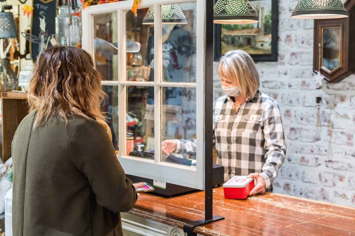This weekend as you take care of some holiday purchases please remember to follow health guidelines, #ShopLocal, and use the hashtag #ShopInDurham and tag <a href="/DurhamTourism/">Durham Tourism</a> for a chance to win prizes! shopindurham.ca for details!