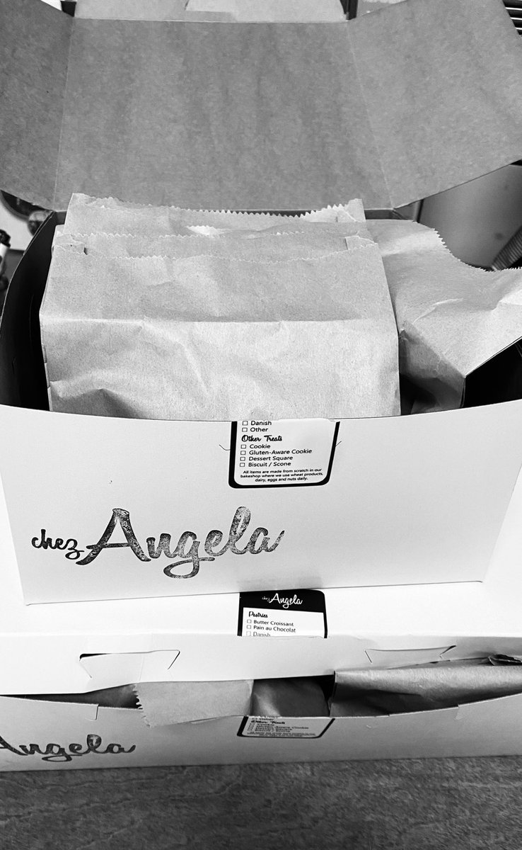 OKelly_BSD's tweet photo. Thank you to our parent who dropped off treats for our staff today!! #actsofkindness  #communitystrong #chezangela https://t.co/S961Hu1GMI