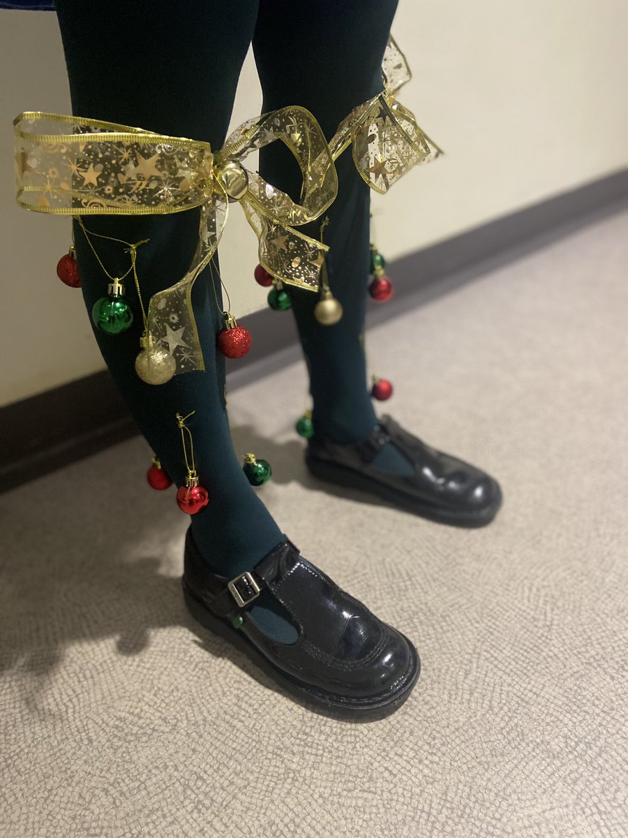 More more more 🎄🧦🎄🧦🧦🧦 so so proud of the Surgical team on STU! @SalfordRoyalNHS for putting so much effort to raise funds for <a href="/NCareCharity/">NorthCare Charity 💙</a> what a team! ❤️