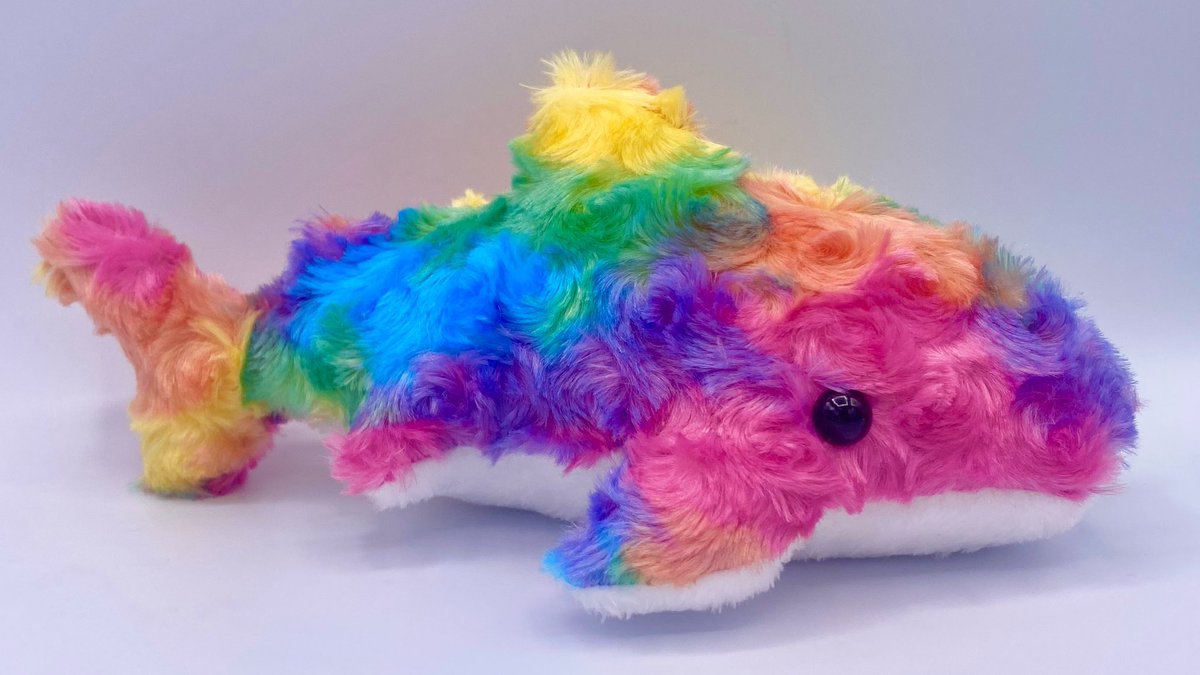 SunlitSoul_'s tweet photo. 🤍 SHARK PLUSH GIVEAWAY 🤍

To say thankyou for a successful shop update, I’m giving away a fluffy shark. You can choose the colour from the 4!!

- follow me (@sunlitsoul_)
- retweet 
- tag a friend (or me)

Ends in a week. Open internationally 😊💕 https://t.co/fPlrGjmw3m