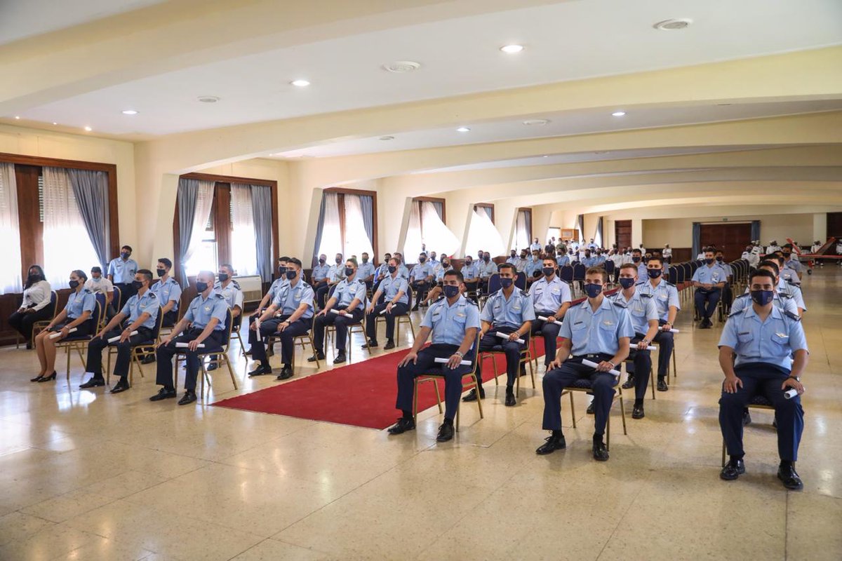 RossiAgustinOk's tweet photo. #Cordoba | Egresaron 19 nuevos pilotos al completar el #CBCAM en la Escuela de Aviación Militar de la @FuerzaAerea_Arg.
Mis felicitaciones y mejores deseos en la carrera militar que han elegido. #UnamosNuestrasFuerzas https://t.co/AtMamFFQEj