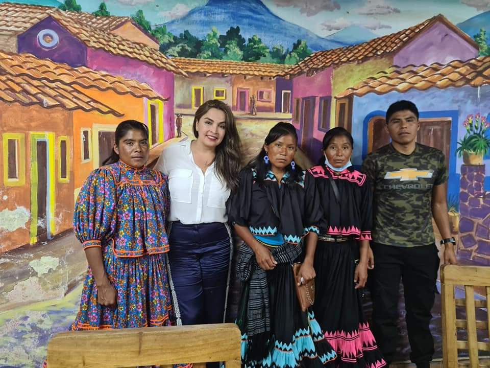 Muy grata visita de la ultra maratonista Lorena Ramírez y su familia, desde la comunidad Raramuri a nuestra Ciudad, donde participaran en la carrera invernal Culiacán-Imala éste próximo domingo 13 de diciembre.

#CuliacánCiudadCapital