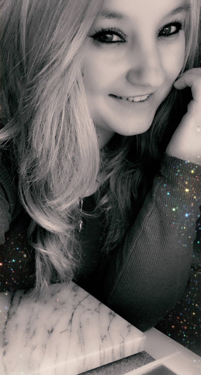 Karoline Kowa (@littlebit1388) on Twitter photo 