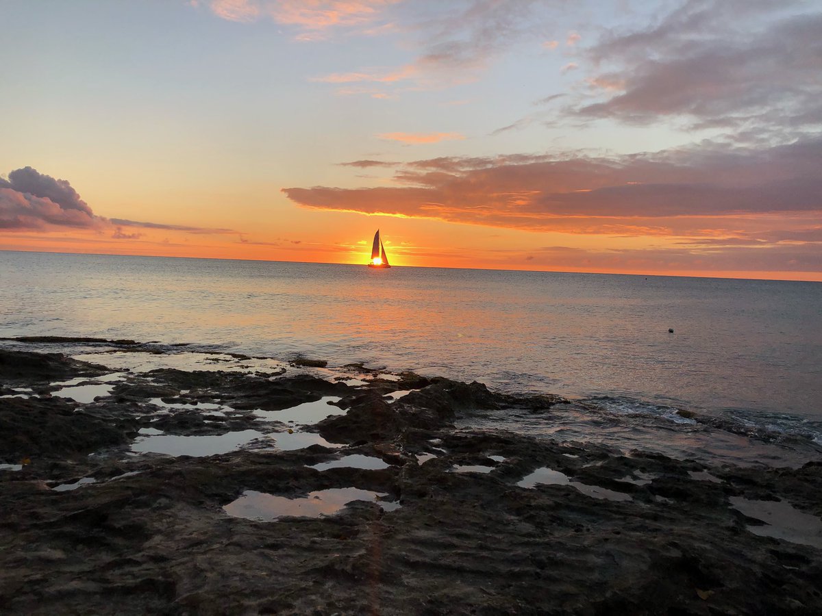 You can never watch too many sunsets. 🧡☀️⛵️ We want to thank Paden, a lineman who has been down here since the hurricane, for all of his hard work and for taking this photo!! We appreciate you!! 

#rhythmsatrainbowbeach #rainbowbeach #sunset #sundown #sunsetphotography #sailboat