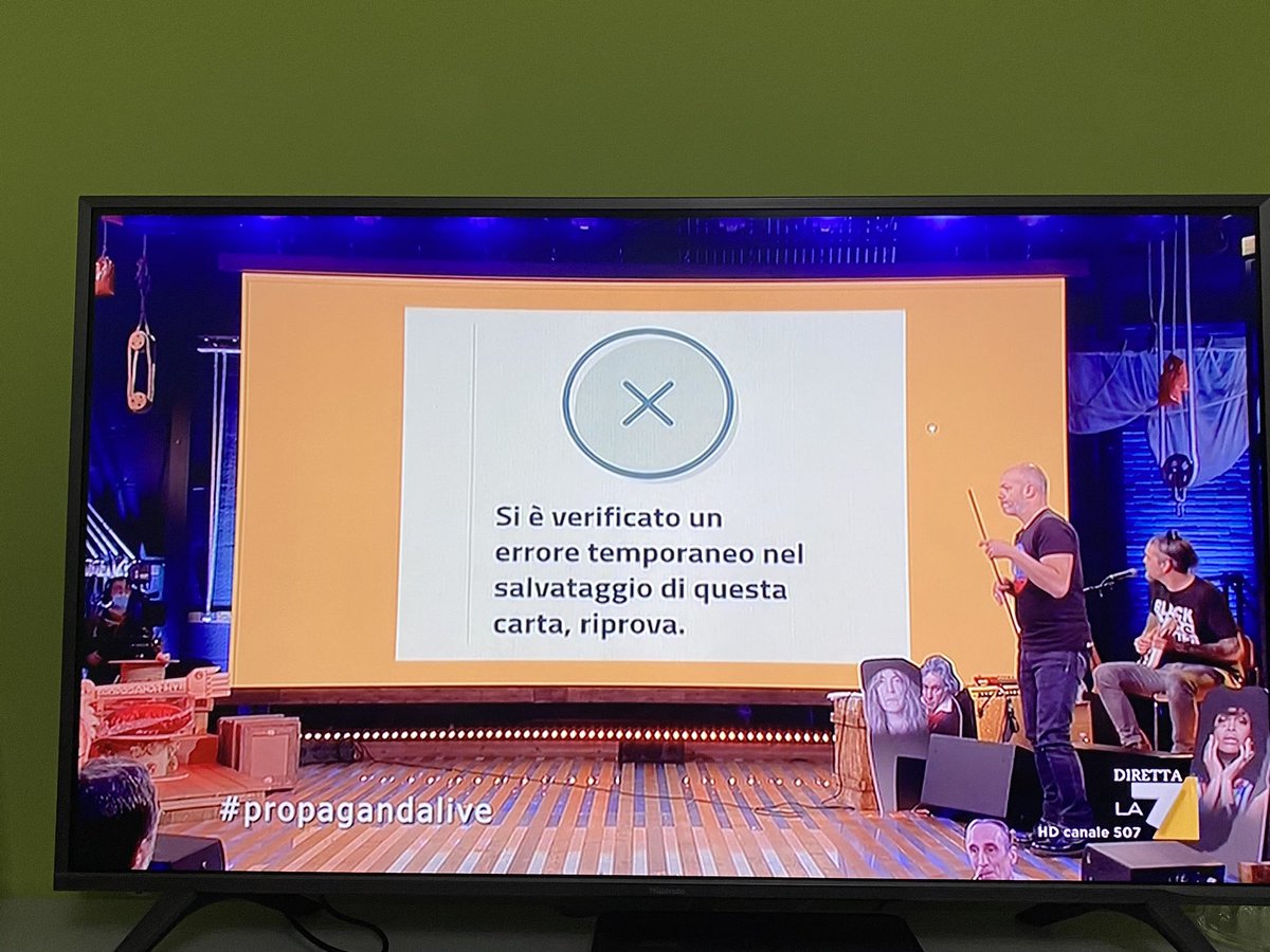 “Tranquilli, la distribuzione dei vaccini avverrà attraverso un’app.”

Le tecnologie funzionanti dello Stato.
#ioapp #clickday #cashback
