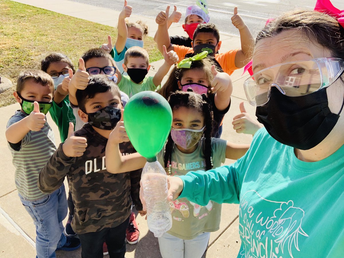 EmilyBynum5's tweet photo. First grade had a fun GRINCH themed day of learning! During science we conducted an investigation to make the Grinch’s heart grow three sizes! ❤️ #firstgradeshenanigans #Alvaradoexcellence #merrygrinchmas https://t.co/P3It6JRIc6
