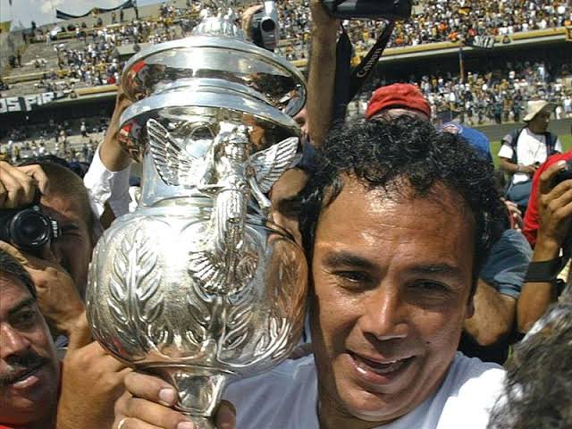 LvThespecialone's tweet photo. Sigo molesto y triste, pero es IMPOSIBLE NO ILUSIONARSE con la opción de @hugosanchez_9 !!!
Me encantaría que llegara a @CruzAzulCD, una máquina BiCampeona suena muy Bien!!!
#MachoAzul 🚂🇫🇮 https://t.co/GVvANf3JHH