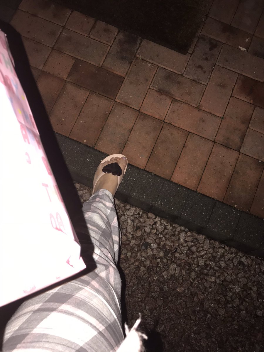 chjagger1's tweet photo. #100happydays #day87 sadly I can’t celebrate one of my wonderful friend’s 60th birthday tomorrow - but I can deliver her present in my pjs because that is the kind of year we are having #happeedaze https://t.co/qOCjpR1RQN