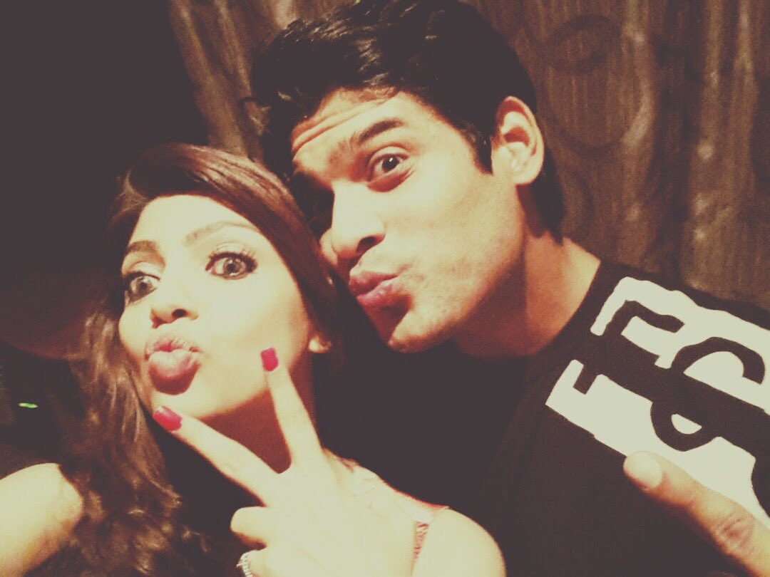 akanksha800's tweet photo. For the old time sake 😋 #majorthrowback 😍 Many many happy returns of the day @sidharth_shukla !! Wishing you loads of happiness on your special day and always !! #HappyBirthday 🎂 https://t.co/K91buT8K9n