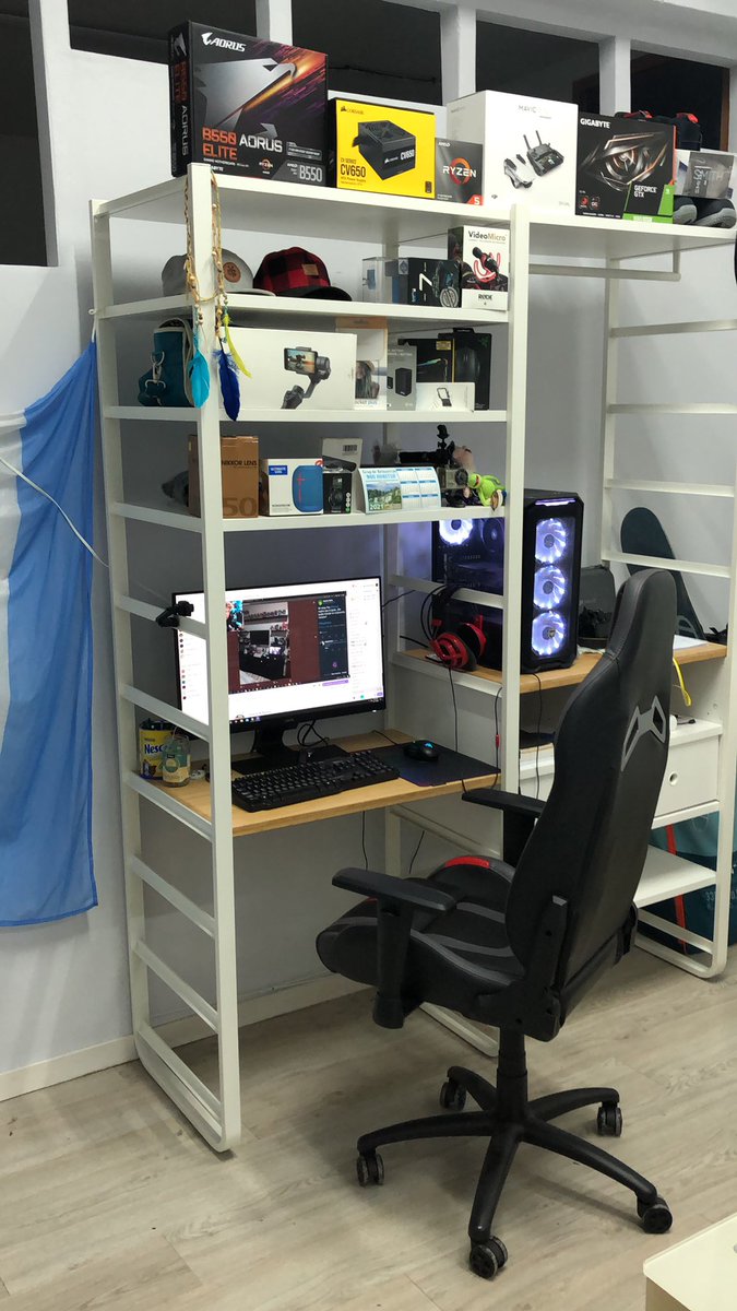 nomadeussplay's tweet photo. #setuprubius con lo poco que tengo hasta ahora importante en españa (soy de argentina) un poco desordenada pero bueno... https://t.co/mQxUo1alco
