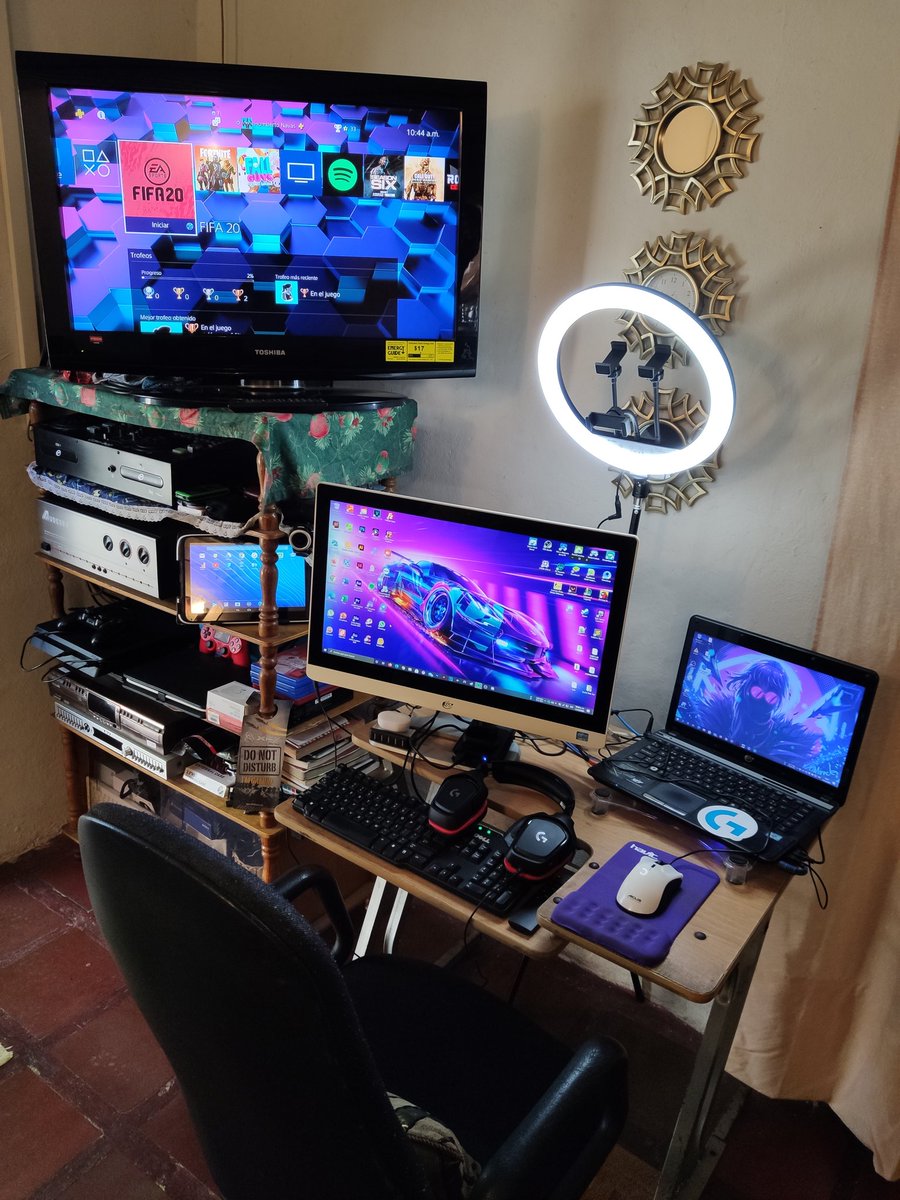 HumbertoNavass's tweet photo. Saludos @Rubiu5 este es mi humilde SetUp. Saludos desde Caracas - Venezuela ♥️🇻🇪 a pesar de la crisis que afronta mi país, quiero ser un buen creador de contenidos, trabajando día a día para cumplir mis sueños y ayudar a mi familia #SetupRubius #RubiusSetup Te lo envío de nuevo https://t.co/GfR2ElFV0E