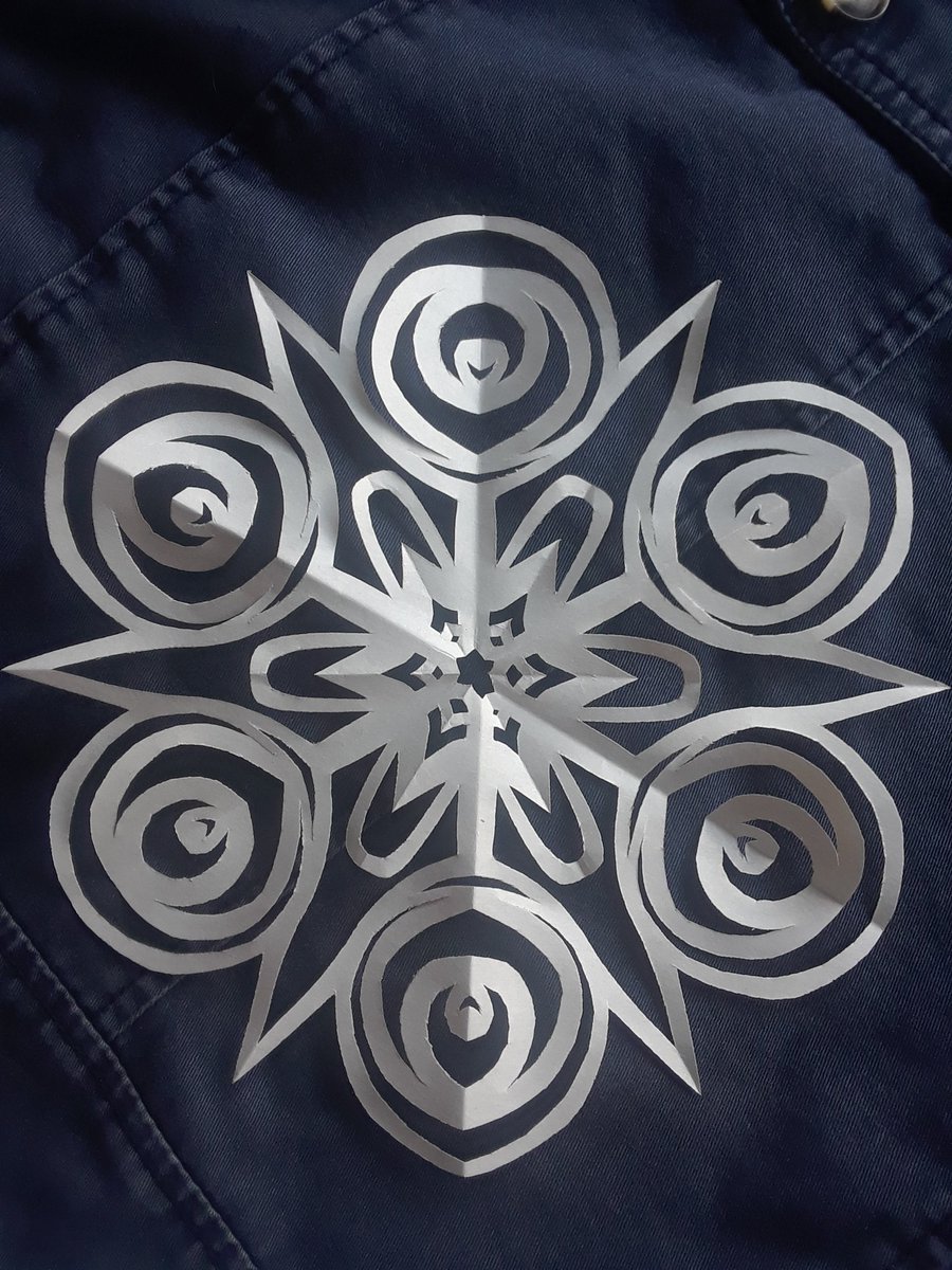 Part 2 of my #mightynein #papersnowflakes for Caduceus, Yasha, and Jester! #criticalrolefanart @executivegoth @TheVulcanSalute @LauraBaileyVO 
Just a few more left...