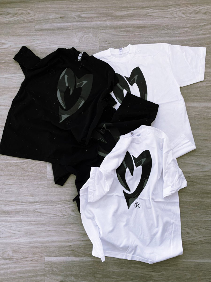 phillipheart_'s tweet photo. @blackheartsonline FRIENDS &amp; FAMILY SAMPLE DROP! LIMITED TO 24 PIECES. THIS IS FOR MY DAY 1’s AND THOSE WHO TRULY SUPPORT ME. DM TO ORDER! OFFER ENDS DEC 31ST! LETS MAKE THIS FUN 🖤 https://t.co/c5zY0qt9qR