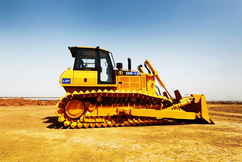 _semmachinery's tweet photo. The SEM818D track-type tractor, is widely used for low ground pressure condition jobsites, while ensuring the versatility of various track shoes to better meet the demands of diverse working conditions. It was recently awarded Star Product at CMIIC 2020. #AccountableStrength https://t.co/BqSG9EcZ2F