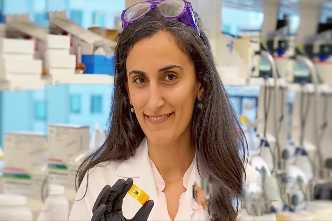 Bitmeyen Kalp Pili'ni icat eden Dr. Canan Dağdeviren, meme kanserini erken teşhis edebilen elektronik sütyen geliştirdi. Bir şarkıcı kadar ilgi göremese de, bizler yürekten kutluyoruz..!