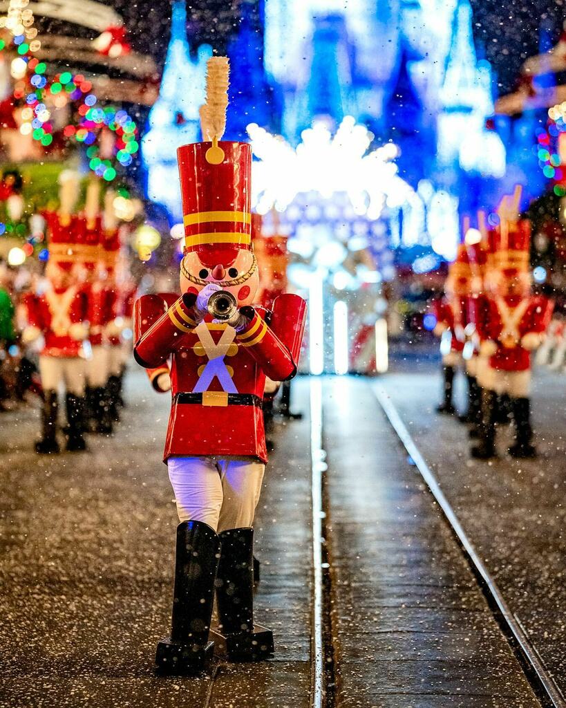 imaginography71's tweet photo. Toy Soldiers
.
#verymerry #mvmcp #moucp #mickeysverymerrychristmasparty #mickeysonceuponachristmastimeparade #wdw #waltdisneyworld #disneyworld #disneyphotography #disneyphoto #disneyparks #bestdayever #sonyalpha #bealpha #sonyimages https://t.co/CjyC0Sw8Of https://t.co/3QvFsx8RkQ