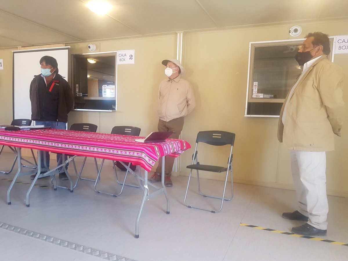 irinasalgadog's tweet photo. Hoy junto al Seremi del Trabajo @AlvaroLeBlancT y DT junto a Comunidad de Toconce y Caspana estuvimos viendo aplicación paso a paso y protocolos covid-19 para uno de los principales atractivos turísticos de Alto El Loa, Calama #GeiserdelTatio https://t.co/amlAoRtDPY
