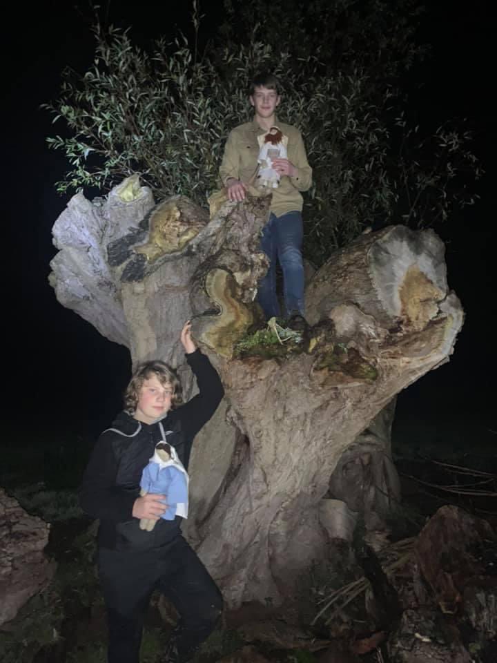 Mary and Joseph’s journey with us tonight took us along one of the shirehike routes.Over rivers,past parachuting sheep,up trees and along the Herefordshire trail! #posadajourney #maryandjoseph #herefordshire #leominster #explorerscouts #shirehike #herefordshiretrail #h265esu