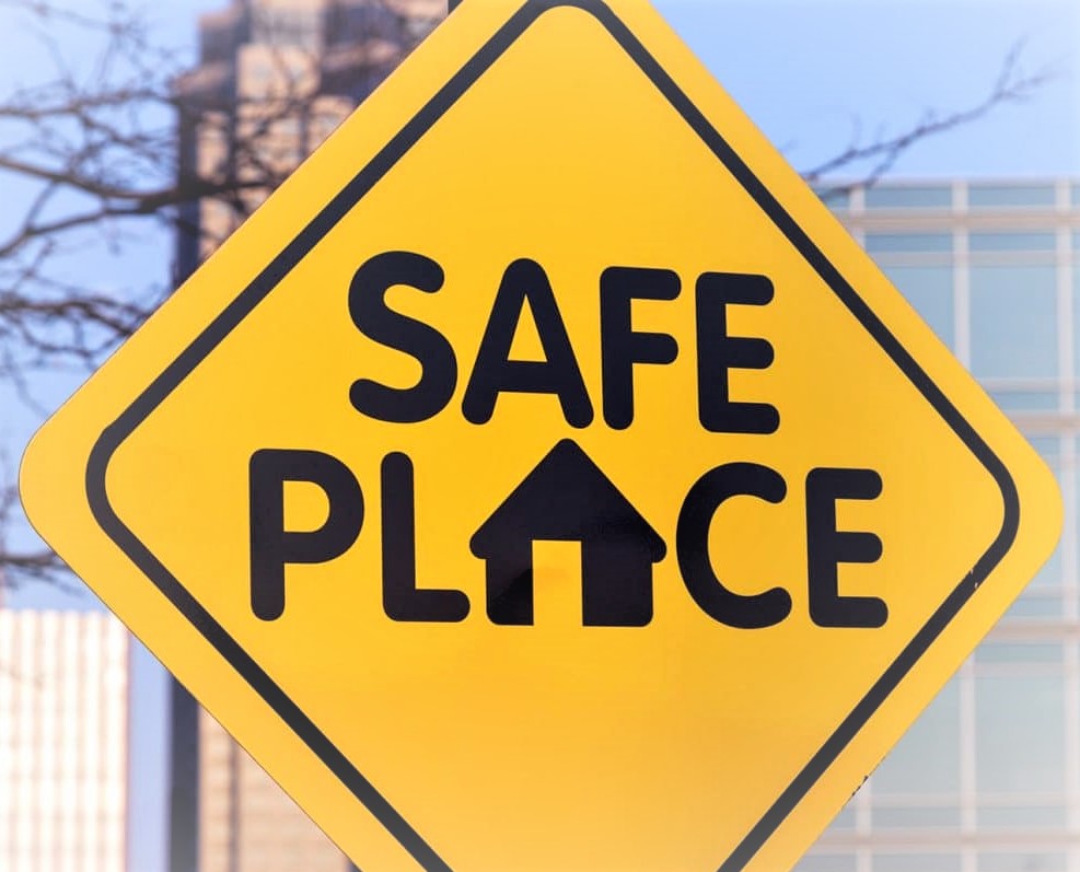 crisiscenter's tweet photo. If you are a youth in a crisis situation, text the word “SAFE” to 4HELP (44357) to be connected to
immediate help and safety. @SafePlace and TXT 4 HELP are here for you. #TXT4HELP #SafePlace https://t.co/OiiDcxFzWE