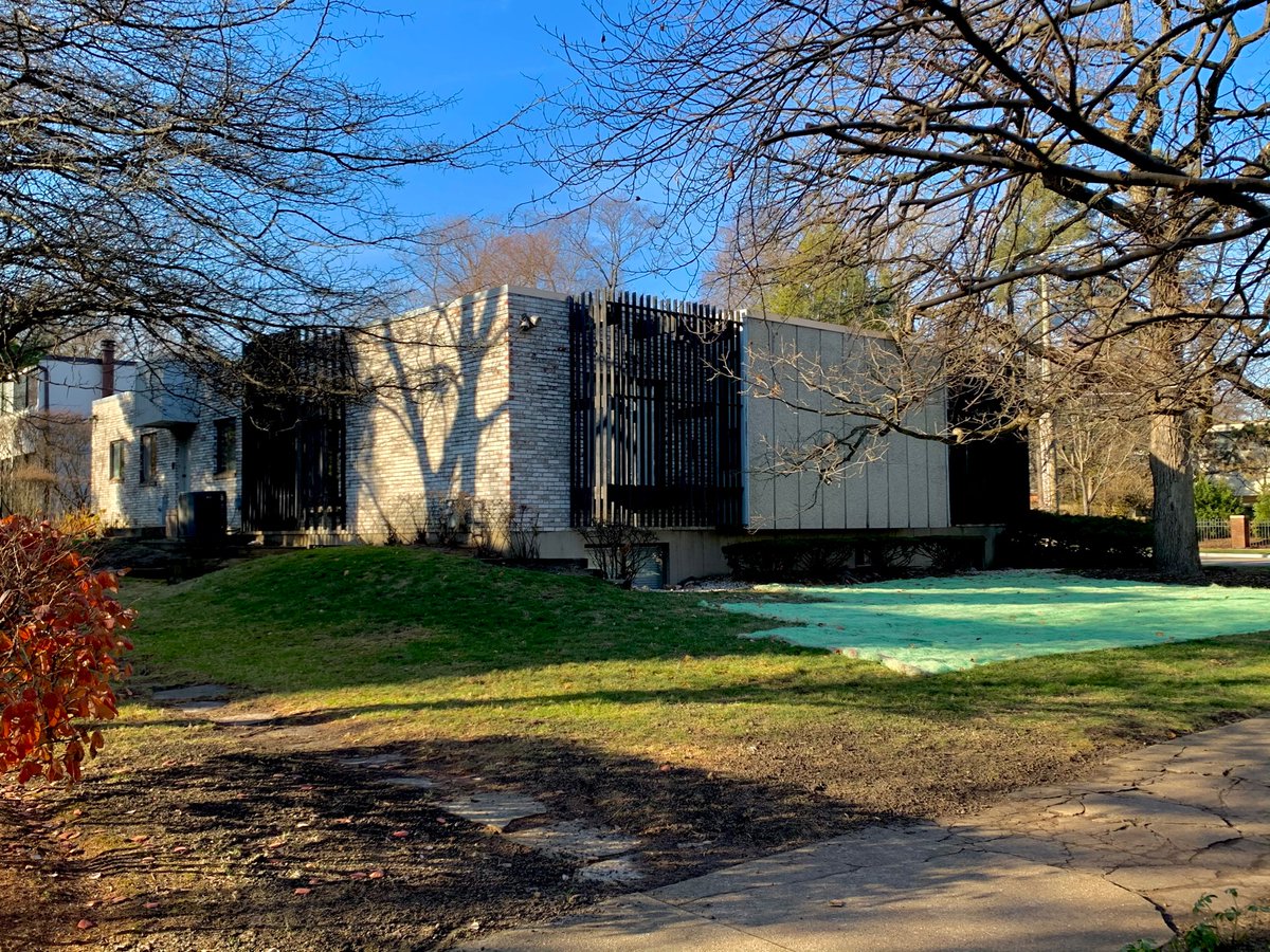 This 1976 modernist home was designed by architect J. Marion Gutnayer, a Holocaust survivor who studied at Ecole des Beaux Arts in France & became the 1st faculty member of University of Illinois Chicago's architecture dept. It was built for Herbert Krug who still lives here.