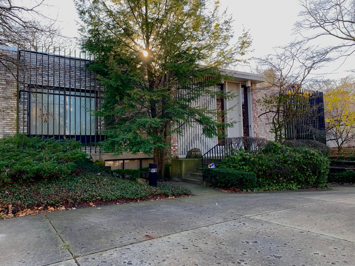 This 1976 modernist home was designed by architect J. Marion Gutnayer, a Holocaust survivor who studied at Ecole des Beaux Arts in France & became the 1st faculty member of University of Illinois Chicago's architecture dept. It was built for Herbert Krug who still lives here.