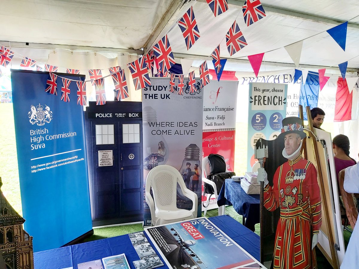 AFsuva's tweet photo. "Dieu et mon droit": did you know that the #UK motto is in #French ?
That's why we like our neighbour! 😁
#friendship #crunch #somuchincommon @ukinfiji @PaulWelsh_UK @ambafrancefj @francediplo_EN https://t.co/CNUab9c6sf