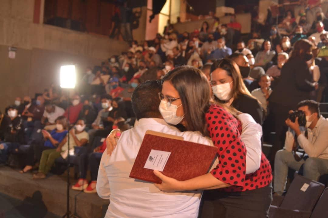 Galindez_vzla's tweet photo. Es un honor recibir la credencial que nos otorga el CNE como Diputado Electo a la Asamblea Nacional por nuestro estado Miranda. 
.
.
.
Gracias Pueblo de Miranda, Gracias Juventud Mirandina.
.
.
 #JuventudMiranda 
#Psuv
#AsambleaNacional
#JuventudEnLaAsamblea https://t.co/y0WUsSDCDV