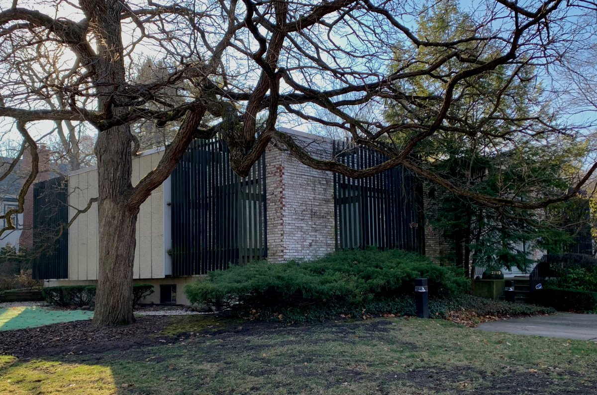 This 1976 modernist home was designed by architect J. Marion Gutnayer, a Holocaust survivor who studied at Ecole des Beaux Arts in France & became the 1st faculty member of University of Illinois Chicago's architecture dept. It was built for Herbert Krug who still lives here.