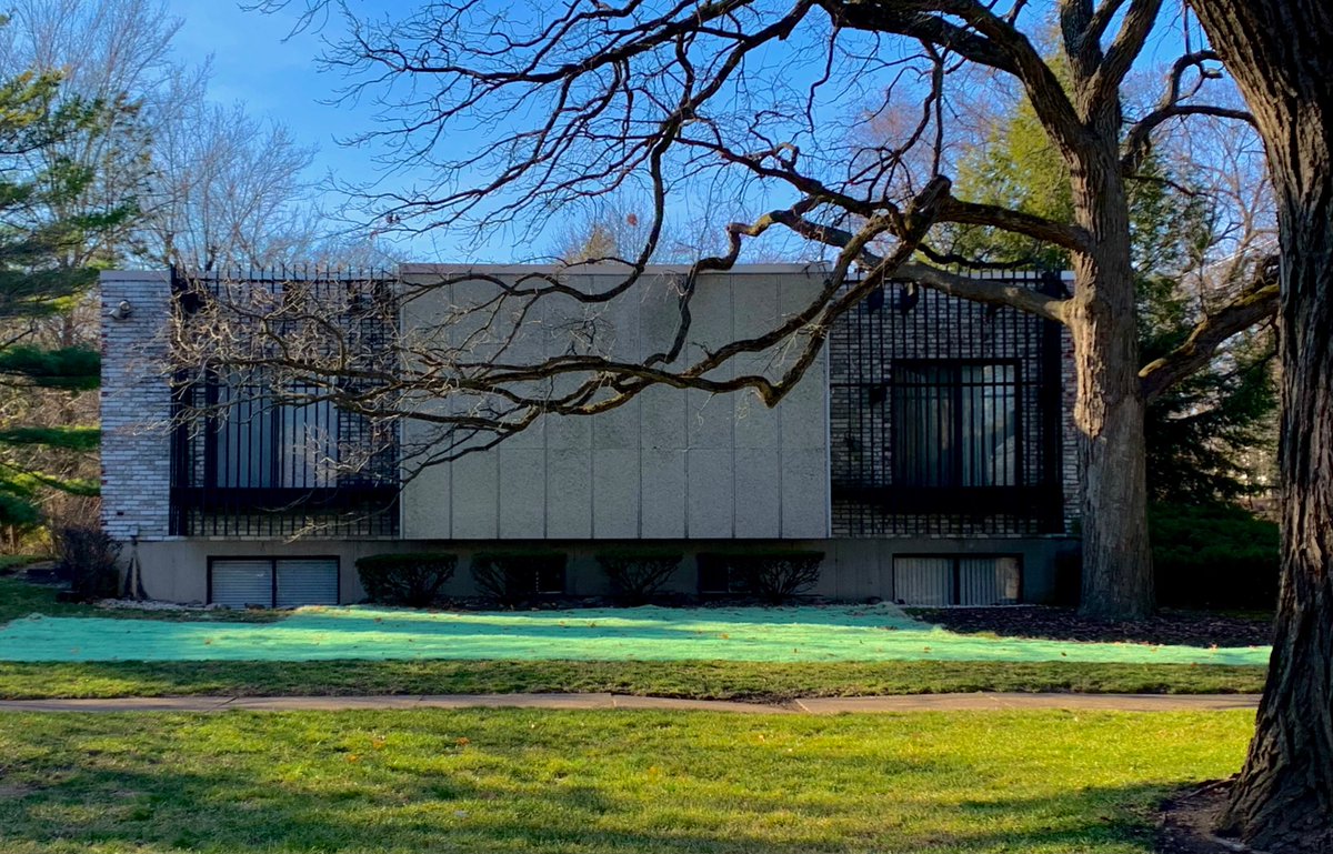 This 1976 modernist home was designed by architect J. Marion Gutnayer, a Holocaust survivor who studied at Ecole des Beaux Arts in France & became the 1st faculty member of University of Illinois Chicago's architecture dept. It was built for Herbert Krug who still lives here.