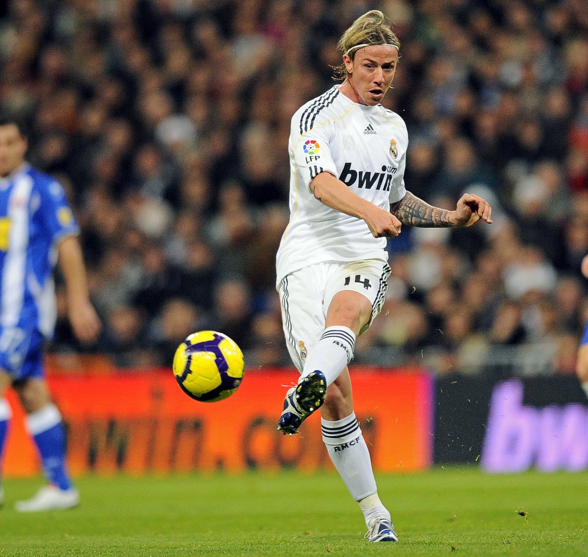 Son pied gauchesa teinture blonde, sa personnalité, son inspiration,son numéro 14, voici GUTI.