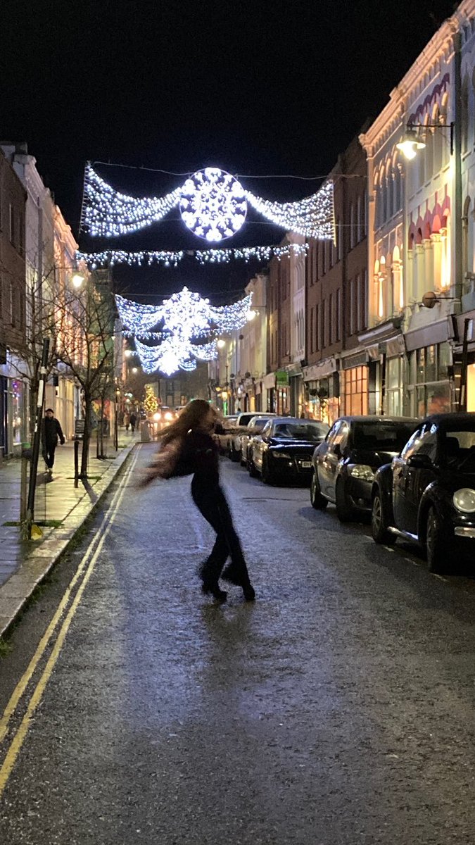 AlicePABeadle's tweet photo. Back playing in #kingsroadstleonards for late night shopping and the Christmas lights! First time playing here since lockdown...  🌌💕 https://t.co/9pUpCKdEUz