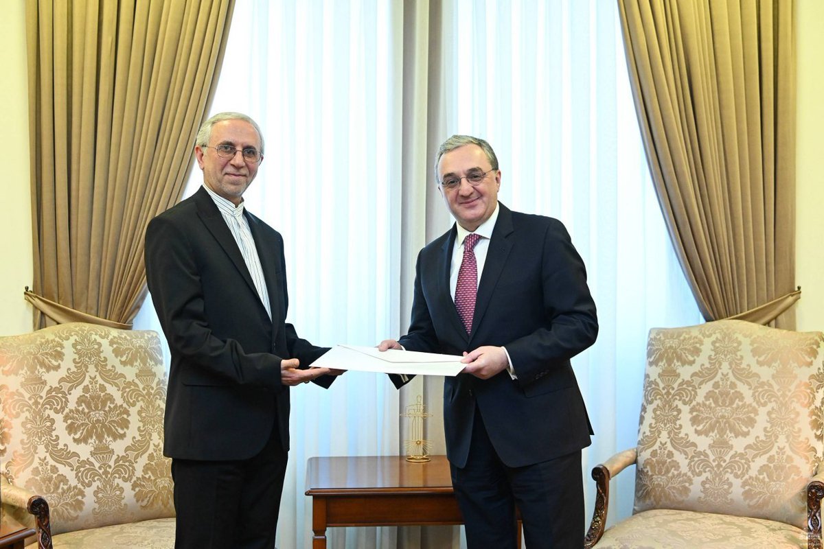 5/5 - This tweet, addressed by Iran's very Ambassador in Armenia, Badashkhan Zohuri, possibly seeks to give a stronger message if its engagement in the region. The only other Armenian mention of Ambassador Zohuri was on 3 Feb. 2020, when he presented his credentials (photo below)