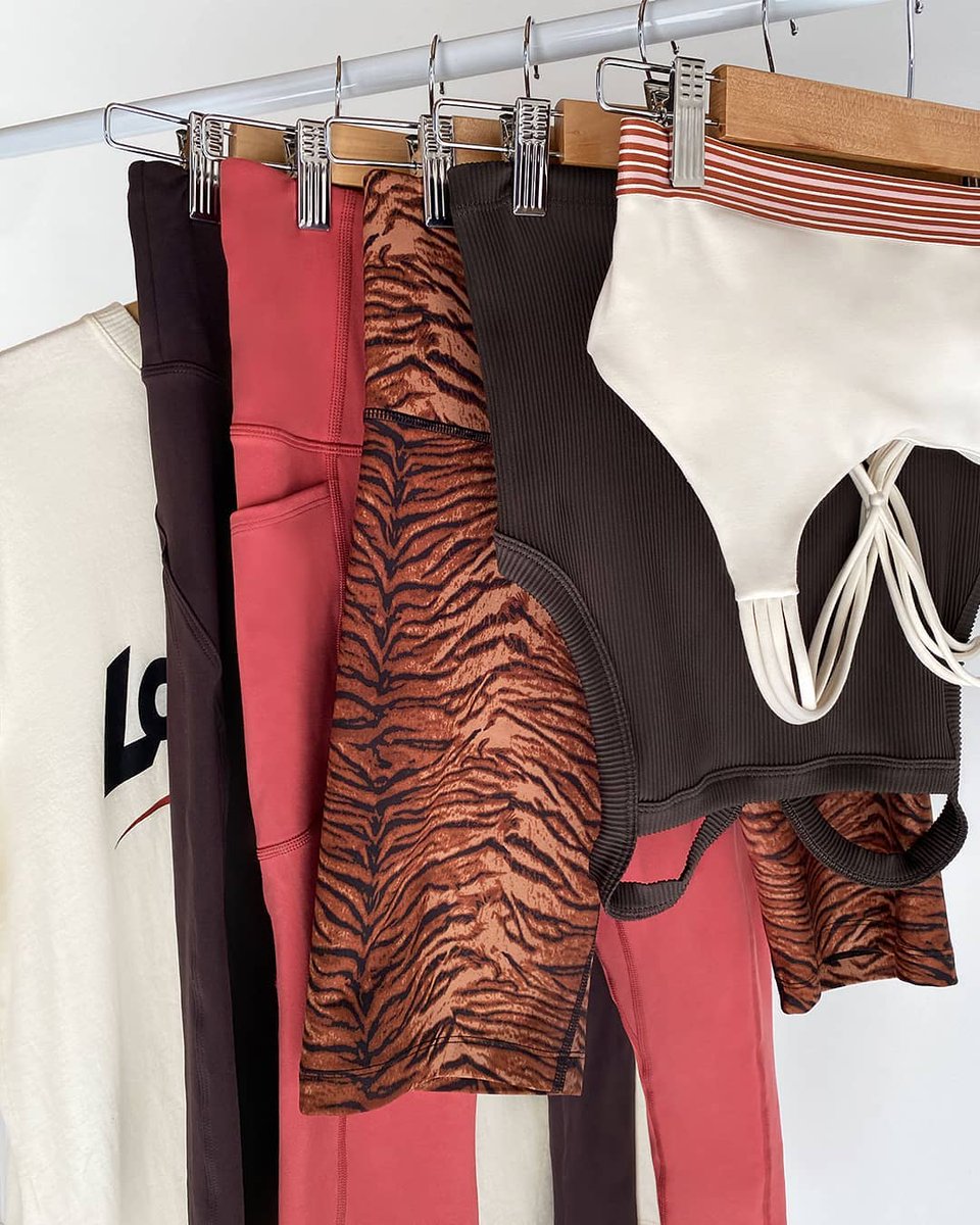 We all have that one fit friend that has the cutest workout outfit every single <a href="/soulcycle/">SoulCycle</a> class. Well here is just another fabulous fit outfit from <a href="/LornaJaneUS/">LornaJaneUS</a> that you can gift to the fitness junkie. #FashionIsland #NewportBeach #HolidatGiftGuide #HolidayGifts