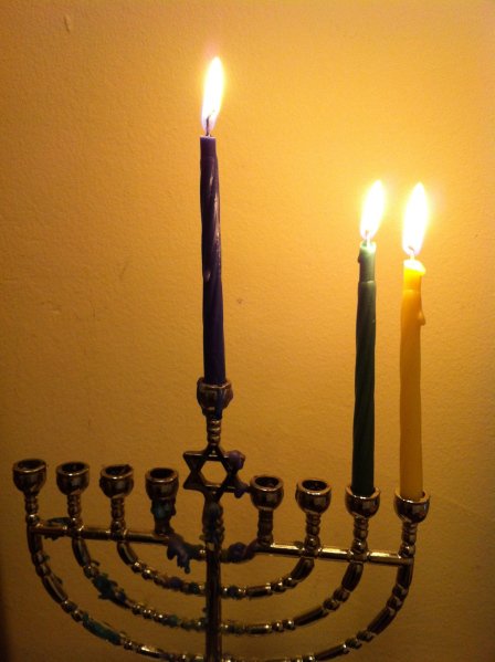 *θnānV/*θnaynV 'two (masculine nominative/oblique)' is inflected as a dual (duh). It is one of the 2 words whose reflexes in Aramaic, Modern South Arabian, and Arabic allowed David Testen to reconstruct a word-initial consonant cluster in Proto-Semitic:  https://www.journals.uchicago.edu/doi/abs/10.1086/373117?journalCode=jnes