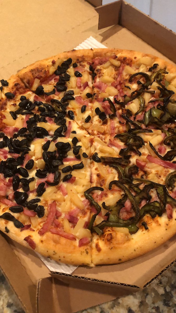KDrakeAuthor's tweet photo. Not my best @pizzahut experience. https://t.co/eU5U1Cy7IB