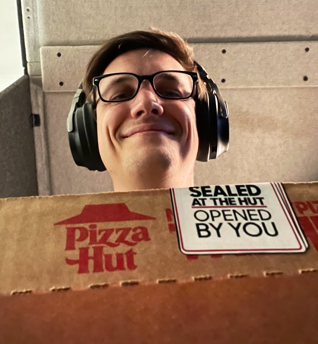 We’re back! Friday Night Bites week 3 with @TPAIN, @fl0mtv, and some @PizzaHut Fresh out the oven. #FridayNightBites #PizzaHutPartner #ad 

// TWITCH - twitch.tv/jericho