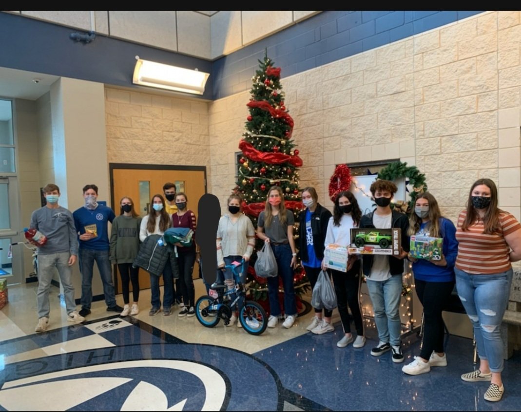 sandrabobo8686's tweet photo. The Christmas spirit was alive at LHS today! Way to go NHS, Key Club, FCCLA, STUCO, faculty and students for donating so many toys, bikes, and clothing to the FCCLA community Angel Tree Project! Lots of fun! https://t.co/P4biiJBeqY