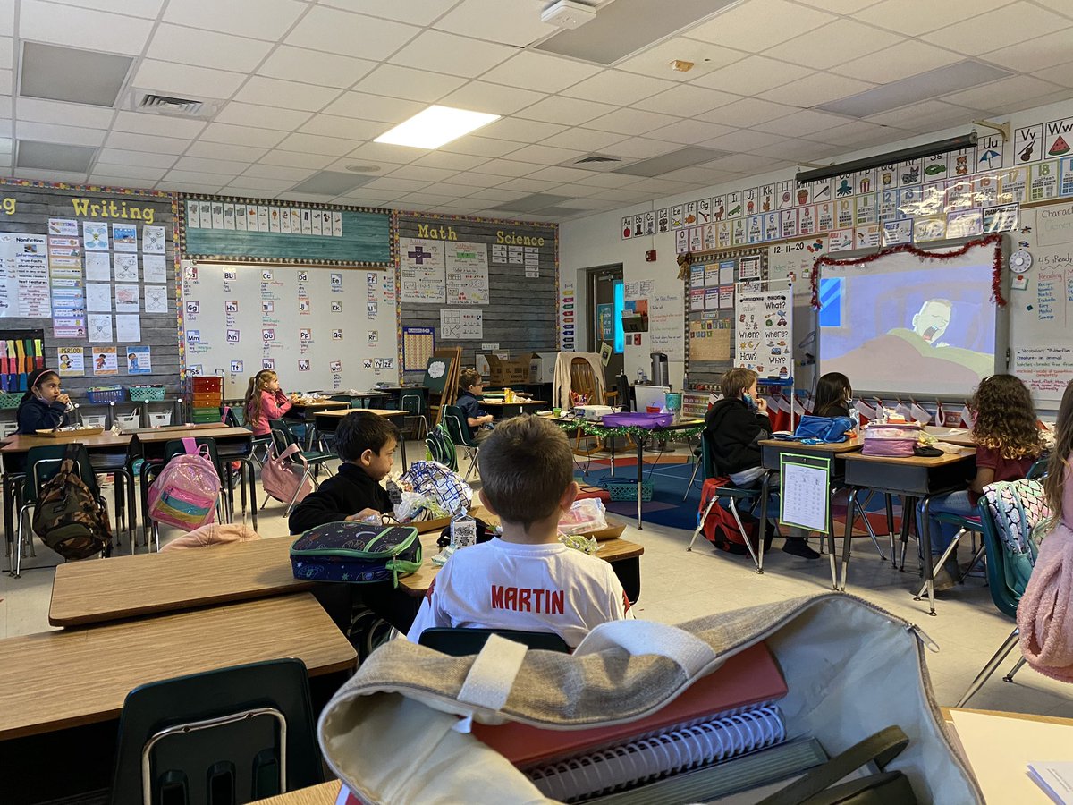 MissHGrimes's tweet photo. Lunch &amp; a movie in the classroom for being “in the green” on iReady this week 👍🏼 https://t.co/RI5EjyAoQI