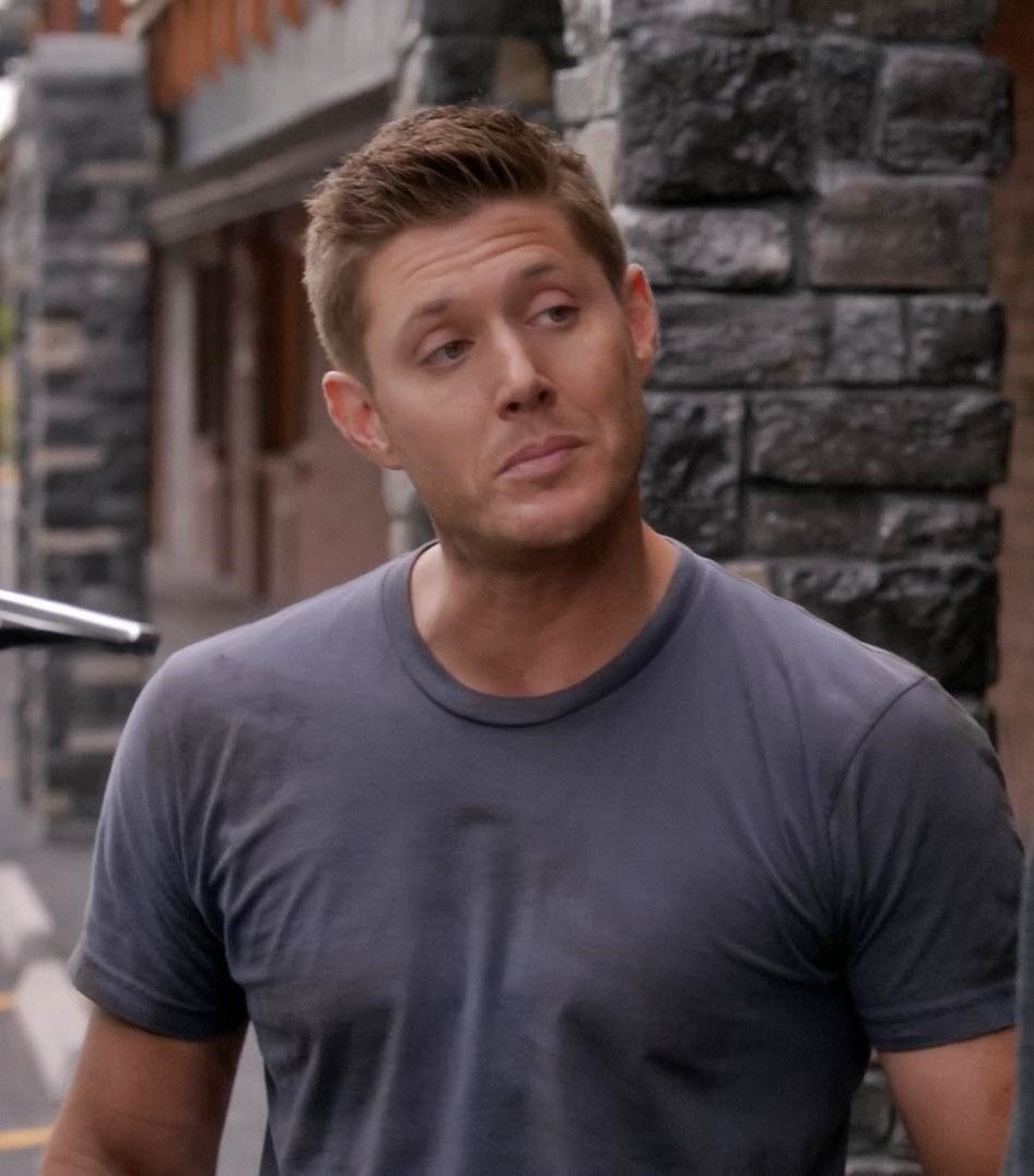 due to popular demand (by me) i present Jensen Ackles' shoulders: a thread