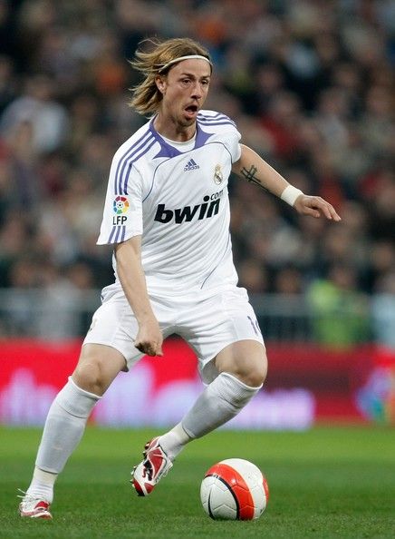 Le 7 mai 2008, Le Barca, en grande difficulté cette saison-là, ont d'ailleurs fait le pasillo (haie d'honneur des joueurs blaugrana pour saluer le nouveau champion madrilène) Le Real s’est imposé 4-1 au Bernabeu.