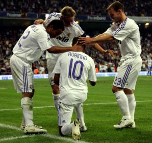 Le Real est champion de la Liga 2007-2008,Avec 14 passes décisives en championnat et il est également le meilleur milieu de terrain du championnat espagnol.