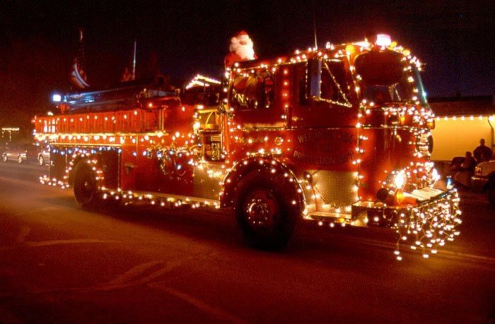 WarmanFire's tweet photo. Parade of Lights happening Dec 17th! Us along with @CityofWarman heavy equipment and @RCMPSK cruisers will be lit up and drive by every Seniors Home in Warman to let the residents know we are thinking about them this Christmas season. You can come see it too! Thread contd. https://t.co/cKgE6GqdsU