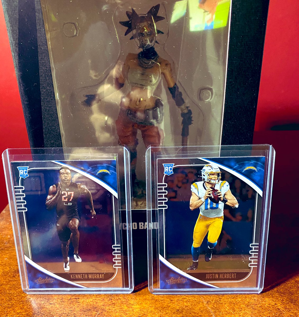 TRICHERATOPS_'s tweet image. GIVEAWAY TIME! Alright #Chargers fans, giving away these two cards to one of you fine people just FOLLOW and RT for a shot! Kenneth Murray and Justin(Bae) Herbert Absolute RCs.  Will announce winner Sunday evening!  Good luck!  #BoltUp @Hobby_Connect @HobbyConnector @sports_sell